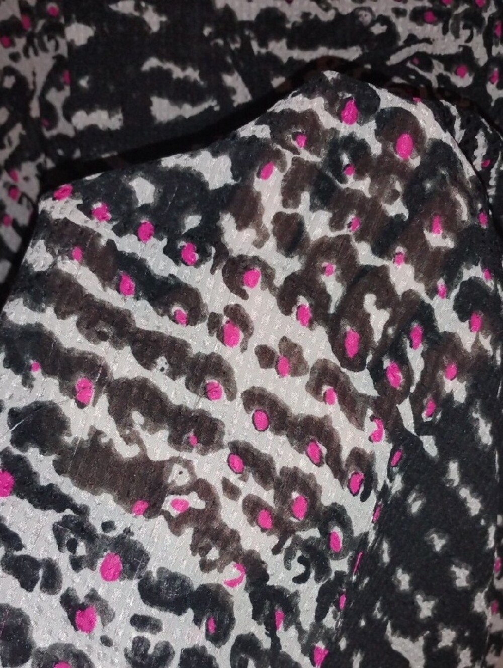 Lane Bryant Gray, Black & Red  Print Top- Size 18/20 - Picture 9 of 9